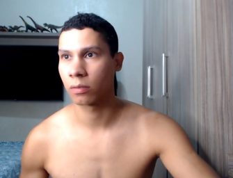 Igor bateu punheta até gozar gostoso para toda internet assistir