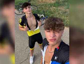 Only Fans – Samuele Cunto (sexysamu) troca com o Edoardo Fresia (mynameisedo) no campo após pedalada